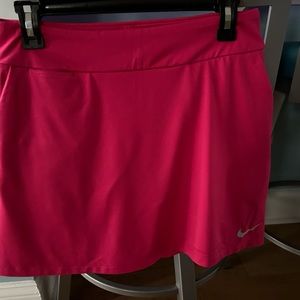 Nike size small golf skort med red good condition